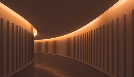 如何通过泛光照明提升建筑空间品质？